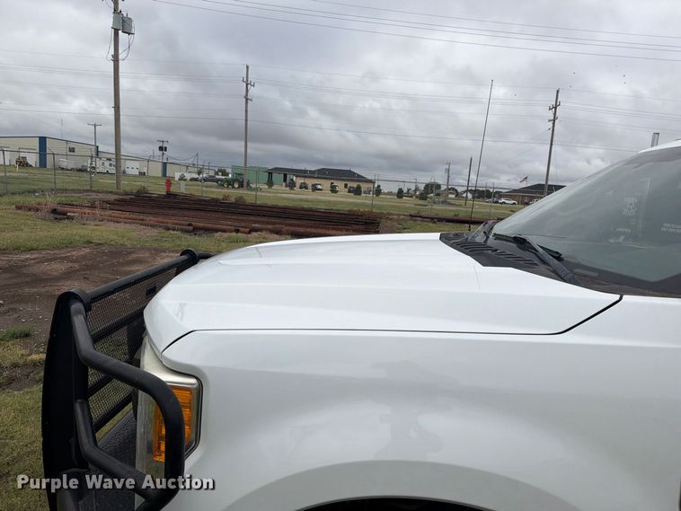image for item EI7680 2017 Ford F250 Super Duty Crew Cab bale bed pickup truck