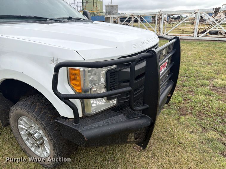 image for item EI7680 2017 Ford F250 Super Duty Crew Cab bale bed pickup truck
