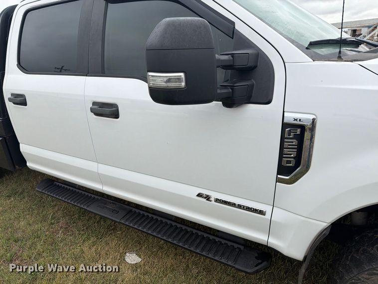 image for item EI7680 2017 Ford F250 Super Duty Crew Cab bale bed pickup truck