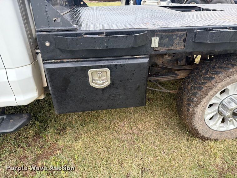 image for item EI7680 2017 Ford F250 Super Duty Crew Cab bale bed pickup truck