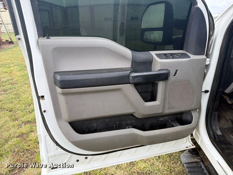 image for item EI7680 2017 Ford F250 Super Duty Crew Cab bale bed pickup truck