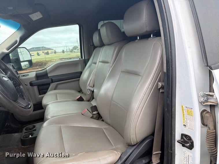 image for item EI7680 2017 Ford F250 Super Duty Crew Cab bale bed pickup truck
