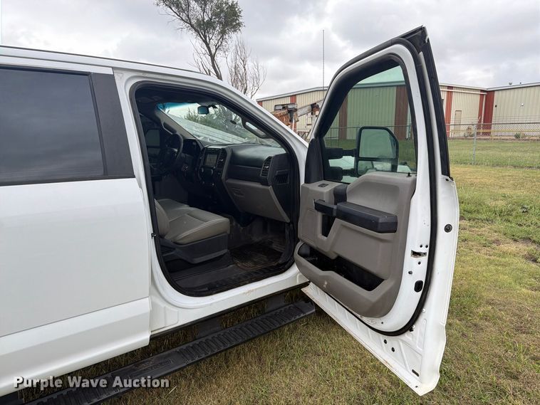 image for item EI7680 2017 Ford F250 Super Duty Crew Cab bale bed pickup truck