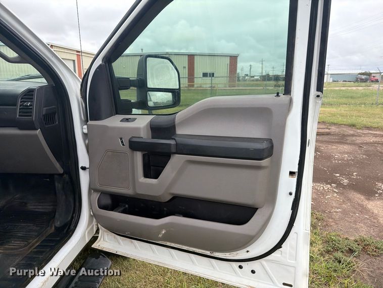 image for item EI7680 2017 Ford F250 Super Duty Crew Cab bale bed pickup truck