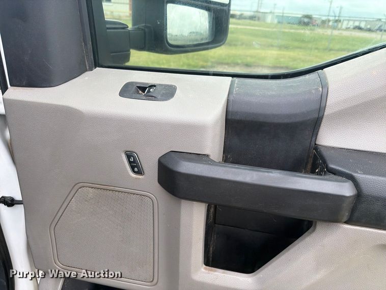 image for item EI7680 2017 Ford F250 Super Duty Crew Cab bale bed pickup truck