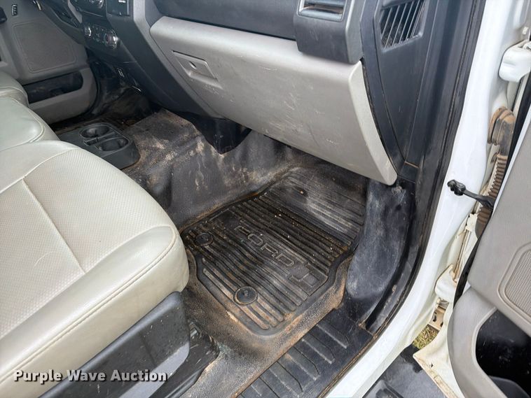 image for item EI7680 2017 Ford F250 Super Duty Crew Cab bale bed pickup truck