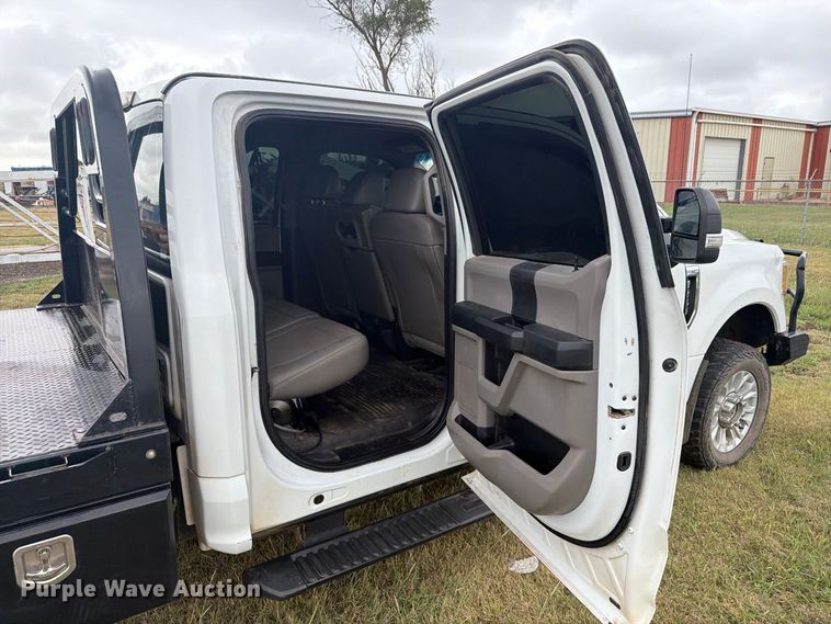 image for item EI7680 2017 Ford F250 Super Duty Crew Cab bale bed pickup truck