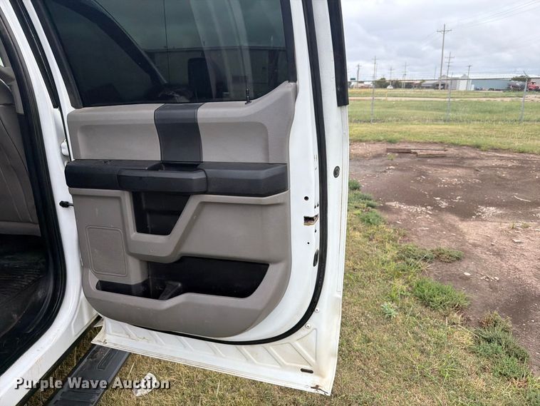 image for item EI7680 2017 Ford F250 Super Duty Crew Cab bale bed pickup truck