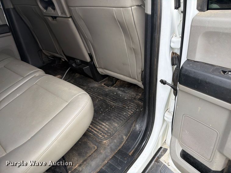 image for item EI7680 2017 Ford F250 Super Duty Crew Cab bale bed pickup truck