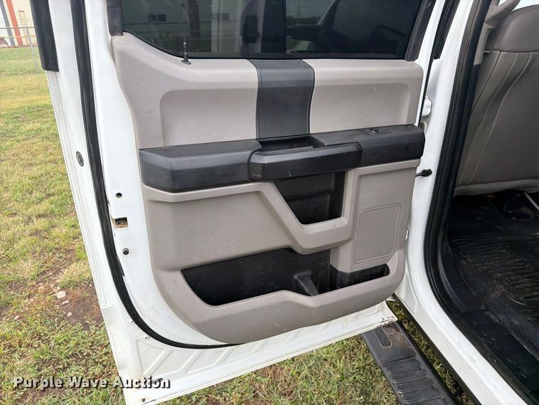 image for item EI7680 2017 Ford F250 Super Duty Crew Cab bale bed pickup truck