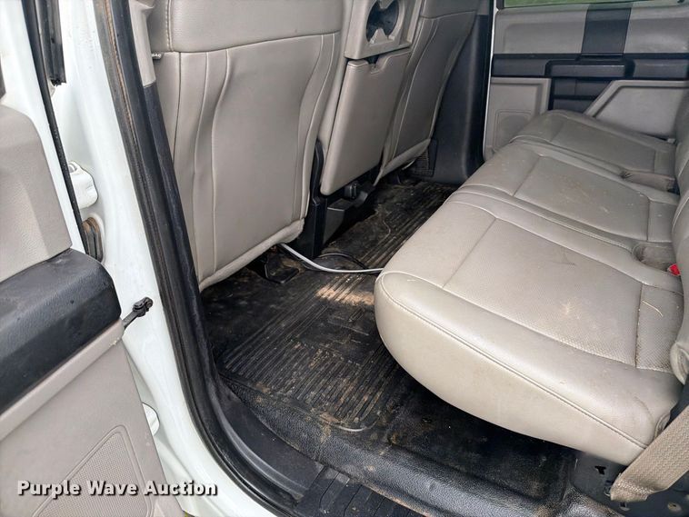 image for item EI7680 2017 Ford F250 Super Duty Crew Cab bale bed pickup truck