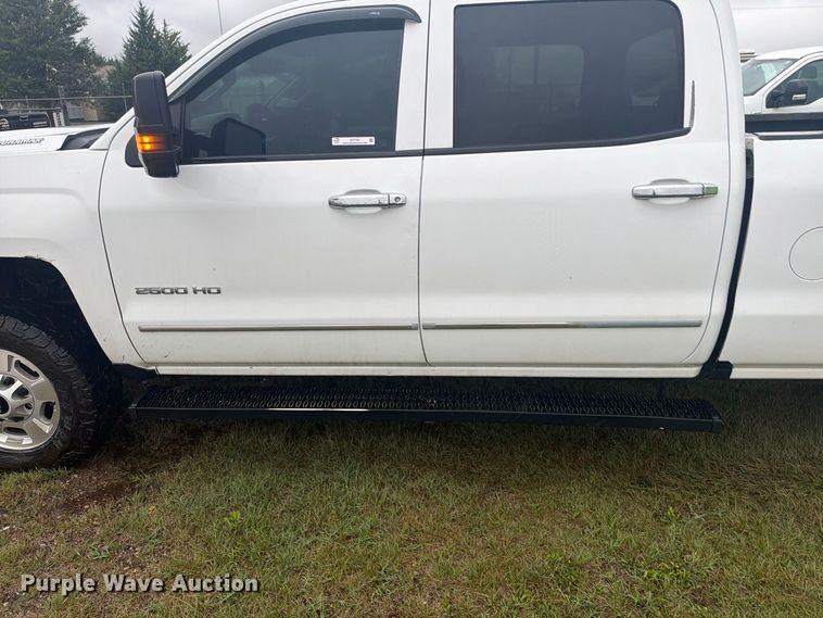 image for item EI7750 2017 Chevrolet Silverado 2500HD Crew Cab pickup truck