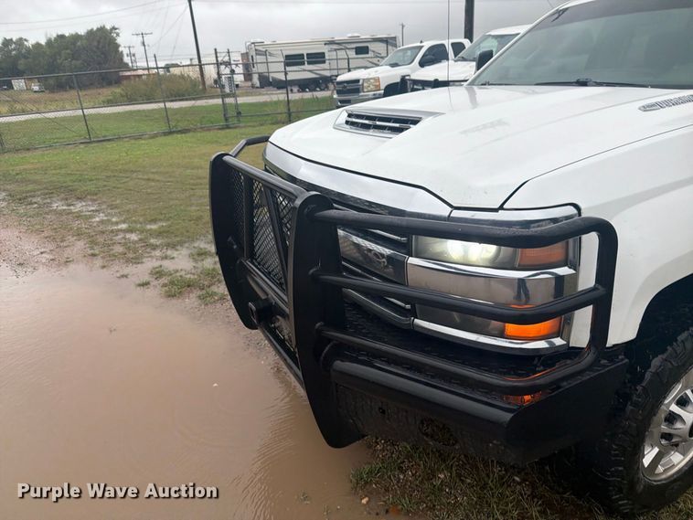 image for item EI7750 2017 Chevrolet Silverado 2500HD Crew Cab pickup truck