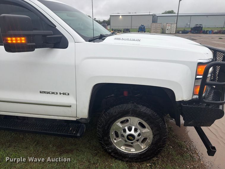 image for item EI7750 2017 Chevrolet Silverado 2500HD Crew Cab pickup truck