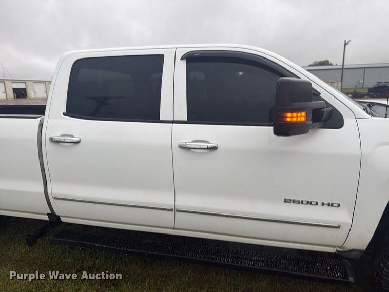 image for item EI7750 2017 Chevrolet Silverado 2500HD Crew Cab pickup truck