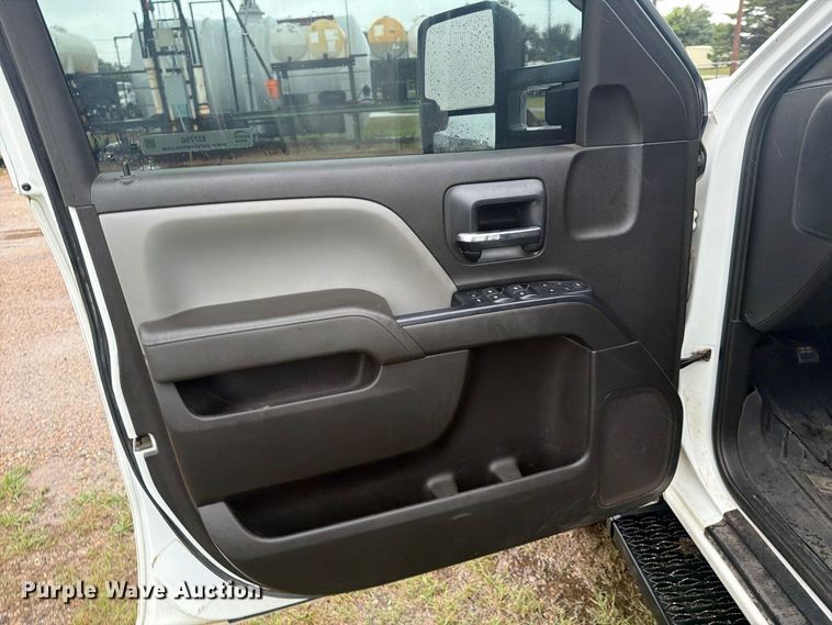 image for item EI7750 2017 Chevrolet Silverado 2500HD Crew Cab pickup truck