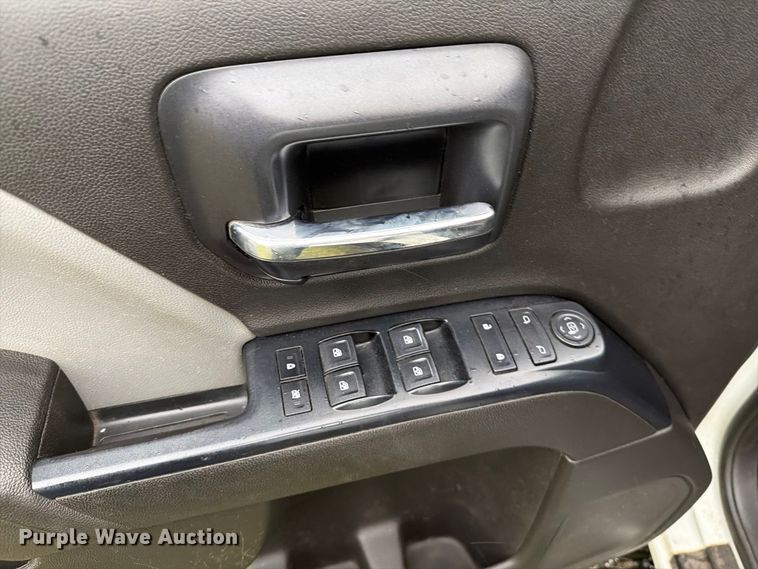 image for item EI7750 2017 Chevrolet Silverado 2500HD Crew Cab pickup truck