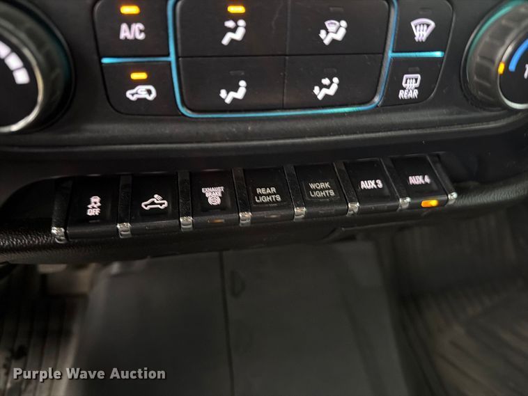 image for item EI7750 2017 Chevrolet Silverado 2500HD Crew Cab pickup truck
