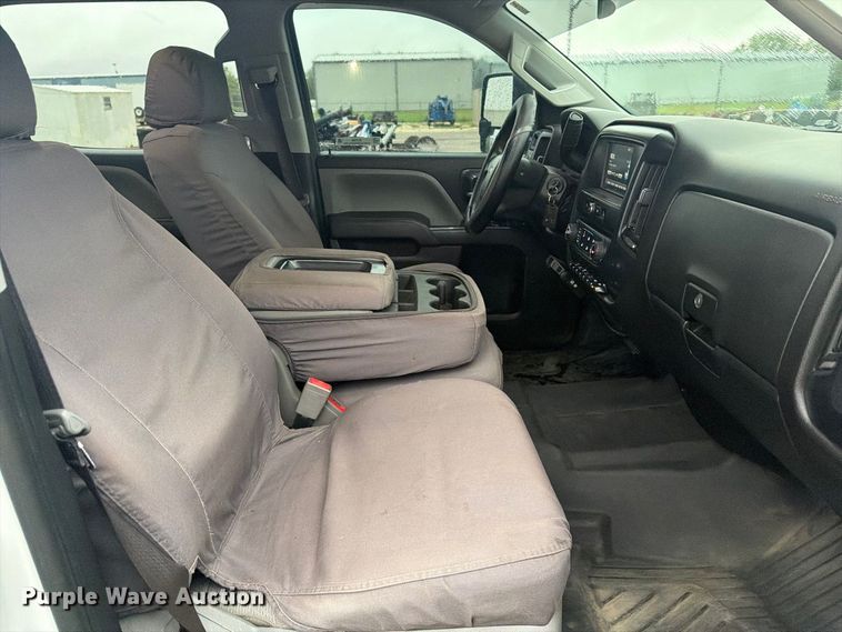 image for item EI7750 2017 Chevrolet Silverado 2500HD Crew Cab pickup truck