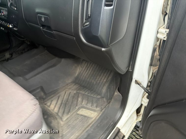 image for item EI7750 2017 Chevrolet Silverado 2500HD Crew Cab pickup truck