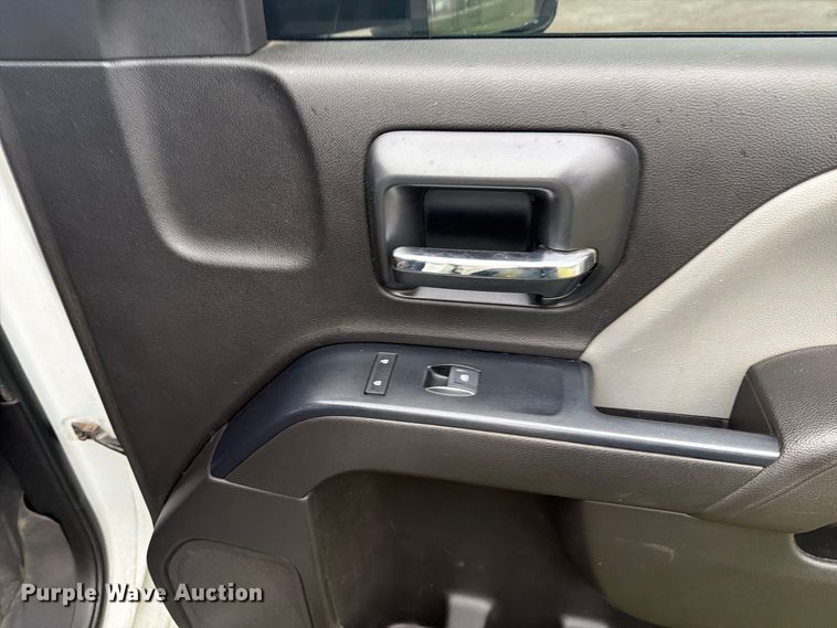 image for item EI7750 2017 Chevrolet Silverado 2500HD Crew Cab pickup truck