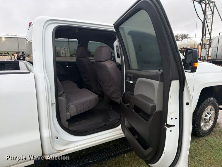 image for item EI7750 2017 Chevrolet Silverado 2500HD Crew Cab pickup truck