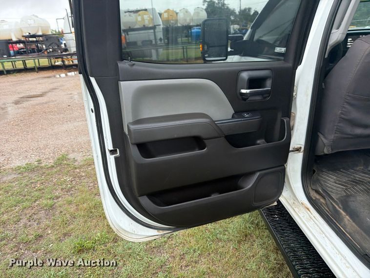 image for item EI7750 2017 Chevrolet Silverado 2500HD Crew Cab pickup truck