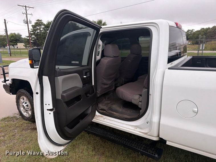 image for item EI7750 2017 Chevrolet Silverado 2500HD Crew Cab pickup truck