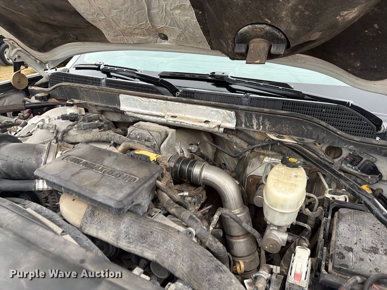 image for item EI7750 2017 Chevrolet Silverado 2500HD Crew Cab pickup truck