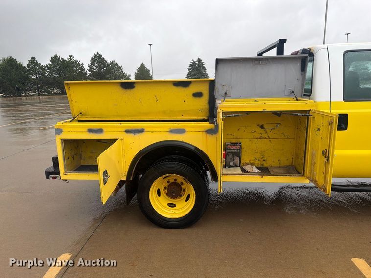 image for item EI7759 1999 Ford F450 Crew Cab flatbed truck