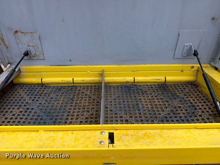 image for item EI7759 1999 Ford F450 Crew Cab flatbed truck