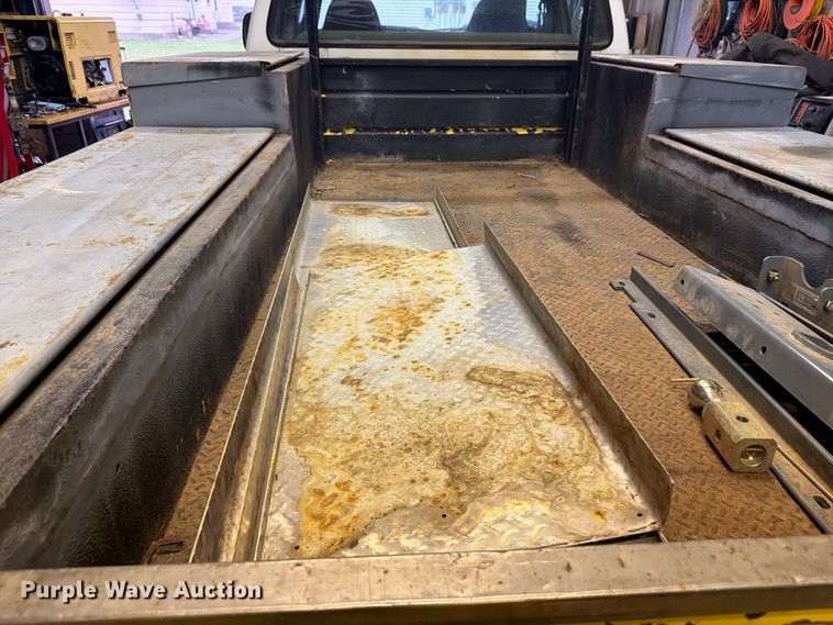 image for item EI7759 1999 Ford F450 Crew Cab flatbed truck