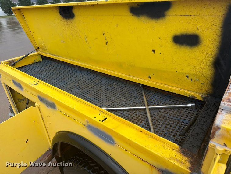 image for item EI7759 1999 Ford F450 Crew Cab flatbed truck