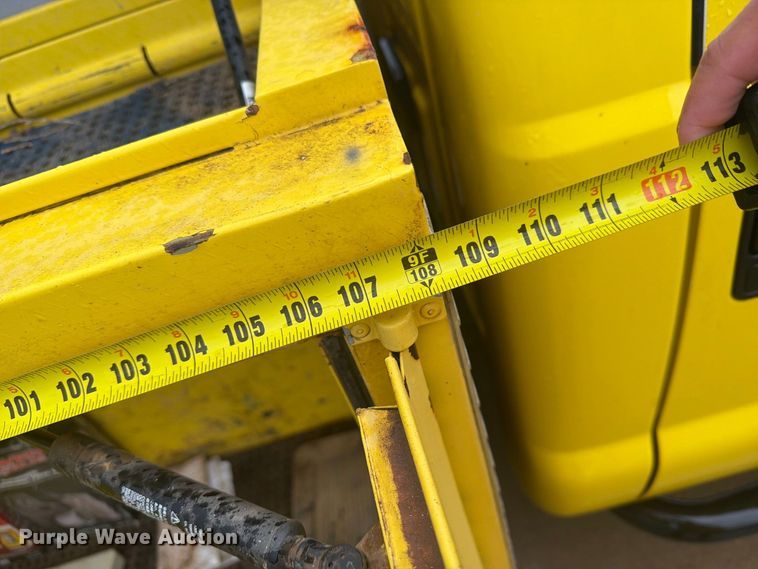 image for item EI7759 1999 Ford F450 Crew Cab flatbed truck