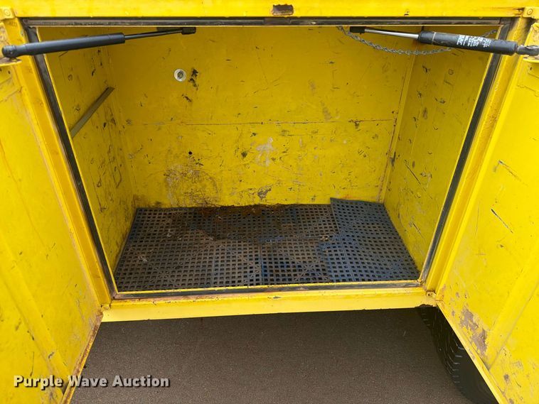 image for item EI7759 1999 Ford F450 Crew Cab flatbed truck