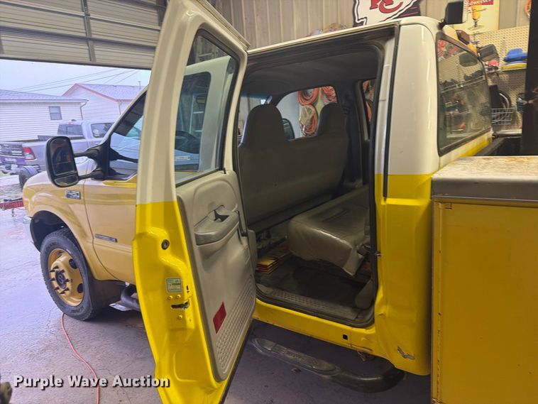 image for item EI7759 1999 Ford F450 Crew Cab flatbed truck