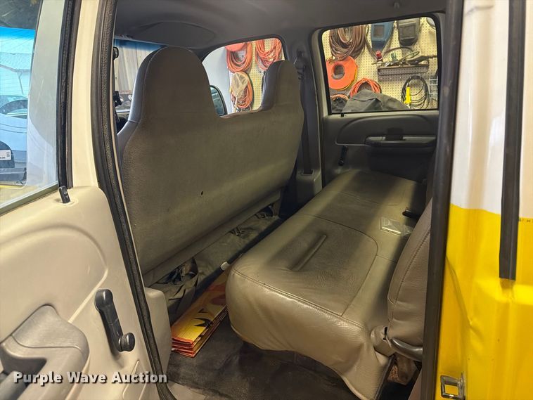 image for item EI7759 1999 Ford F450 Crew Cab flatbed truck