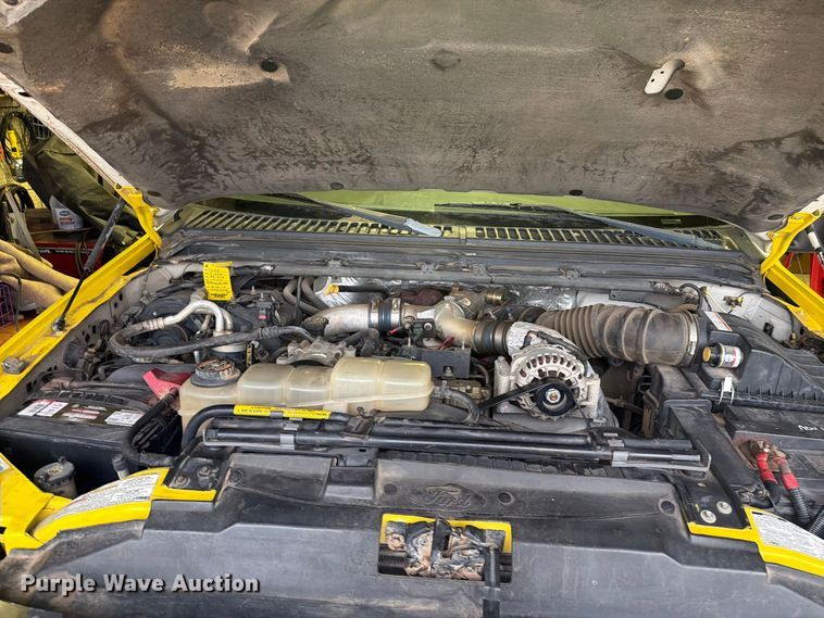 image for item EI7759 1999 Ford F450 Crew Cab flatbed truck