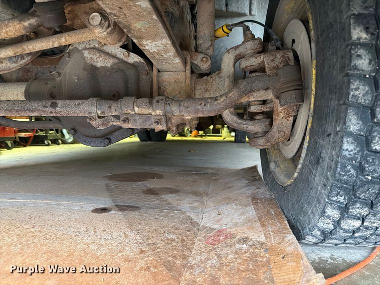 image for item EI7759 1999 Ford F450 Crew Cab flatbed truck