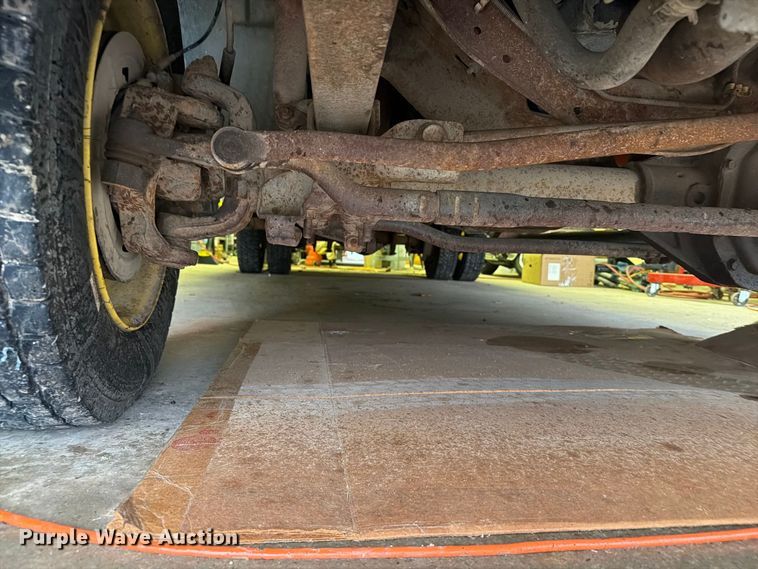 image for item EI7759 1999 Ford F450 Crew Cab flatbed truck