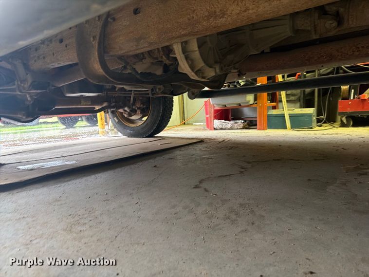 image for item EI7759 1999 Ford F450 Crew Cab flatbed truck