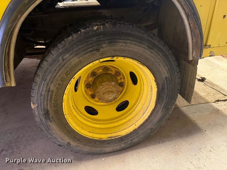 image for item EI7759 1999 Ford F450 Crew Cab flatbed truck