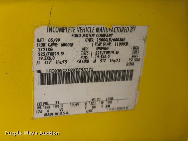 image for item EI7759 1999 Ford F450 Crew Cab flatbed truck