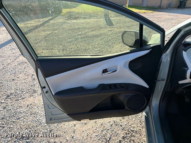 image for item EI7787 2021 Toyota Prius 