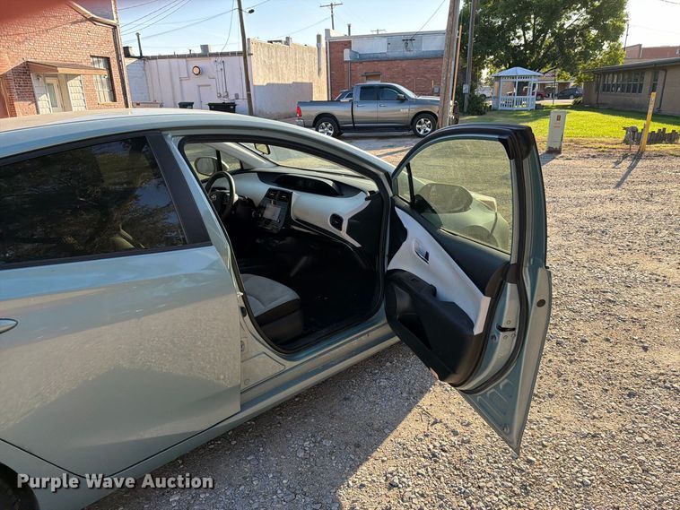 image for item EI7787 2021 Toyota Prius 