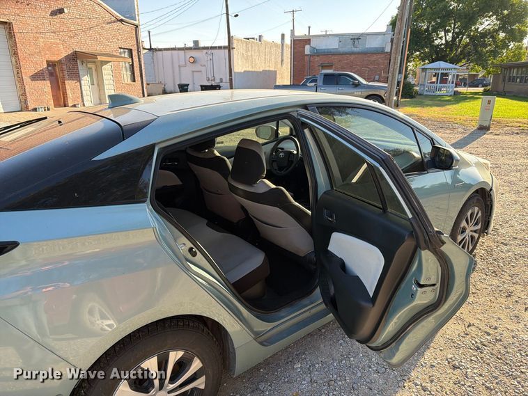 image for item EI7787 2021 Toyota Prius 
