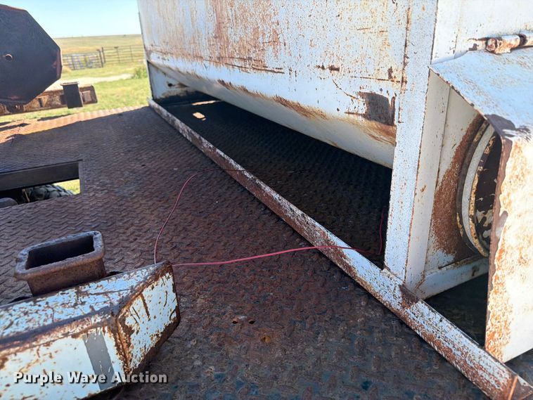 image for item EI7790 2003 Dodge Ram 2500 bale bed pickup truck