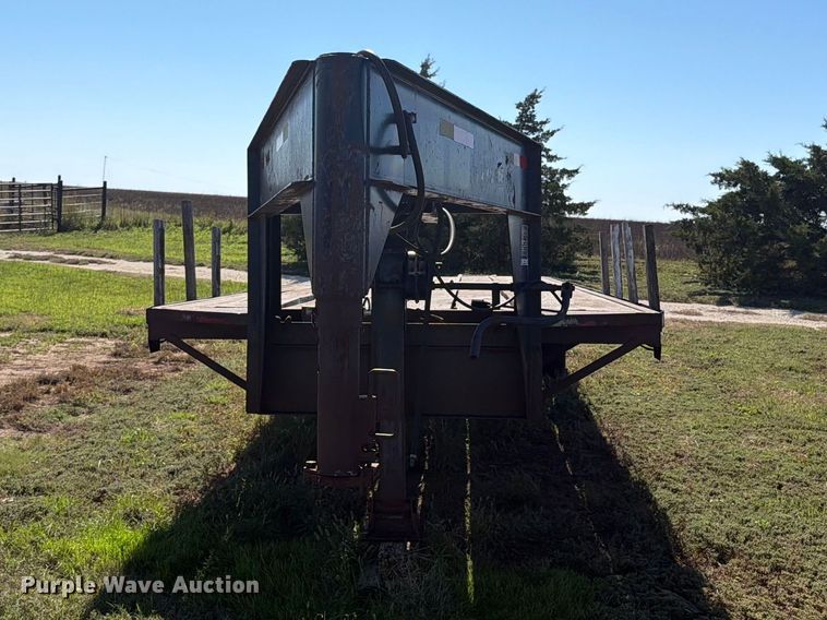 image for item EI7792 1992 W-W Trailers equipment trailer