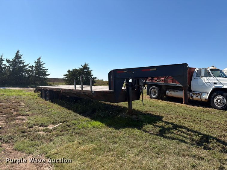 image for item EI7792 1992 W-W Trailers equipment trailer