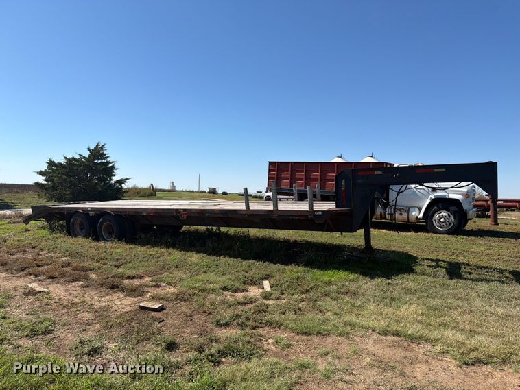 image for item EI7792 1992 W-W Trailers equipment trailer